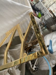Aluminum Material 8mm Thickness Laser Cutting Technology PVD Gold Color Customied Size  Living Room Decoration Partition