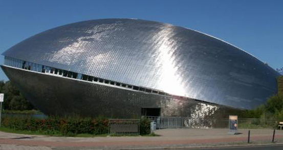 The complex process of decorating stainless steel plate